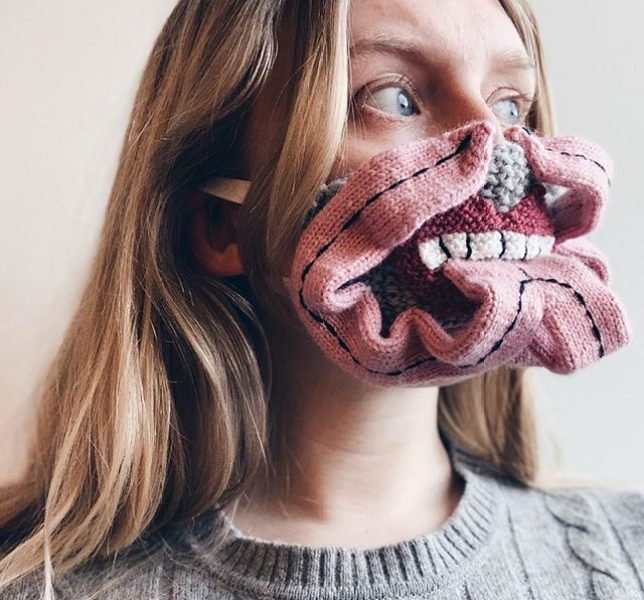 gestrickte Gesichtsmasken (knitted face masks)